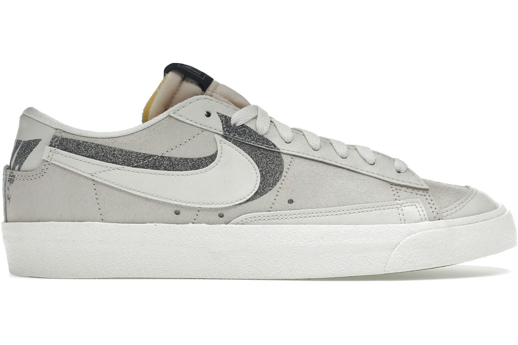 Nike Blazer Low 77 Premium Halloween (2022)-1